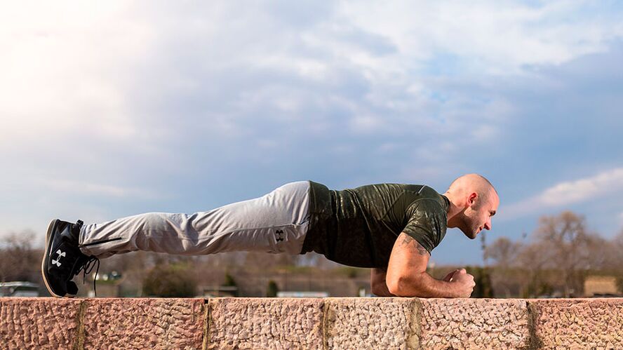 Erkek gücünü geri kazanmak için plank egzersizi
